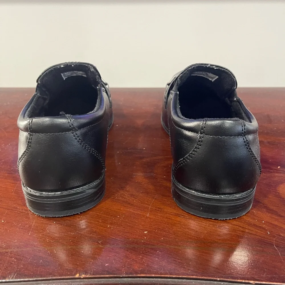 Max + Jake Boys black dress shoes size 6
